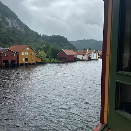 Elvehavn - I Sjobod - Feda *