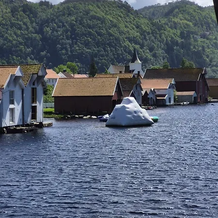 Elvehavn - I Sjobod - Feda *